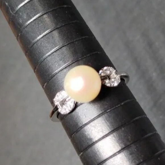 Katerina Ring Size 8 White Pearl 8MM Vantel Pearls *Retired* - Picture 2 of 7